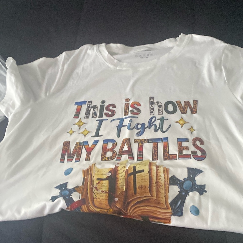 white tee shirt brand new never worn too big size is an 1X Large